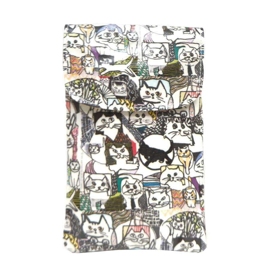 Manhattaner's マンハッタナーズ スマートフォン ポーチ 75-7840 猫 猫柄 日本製 久下貴史 くげ たかし 絵 猫飛び星降るマンハッタン どこからどこまで七 スパイス猫 スマホ 持ち歩き 縦型 便利 ポケット プチプラ プレゼント 母の日 敬老の日 猫好き ねこ 小物 ファッション