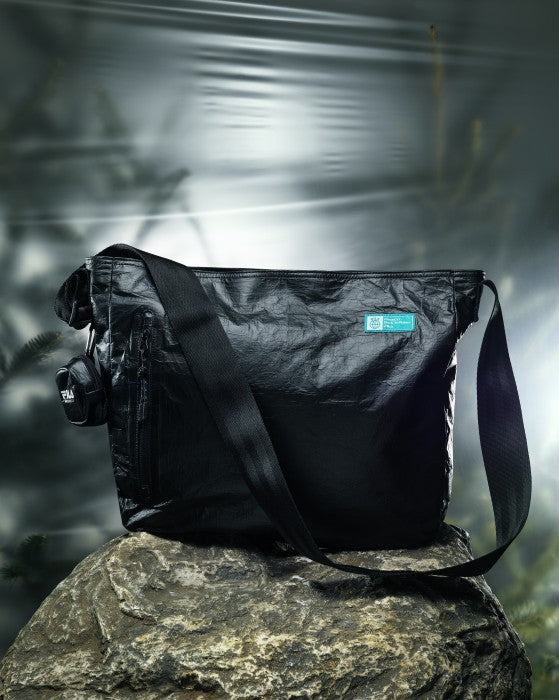 新作 FILA×BTSコラボ Back to Nature メッセンジャーバッグ ショルダーバッグ 斜め掛け バンタン SDGs サステナブル 軽量 バッグ 鞄 メンズ レディース 人気 おしゃれ 送料無料