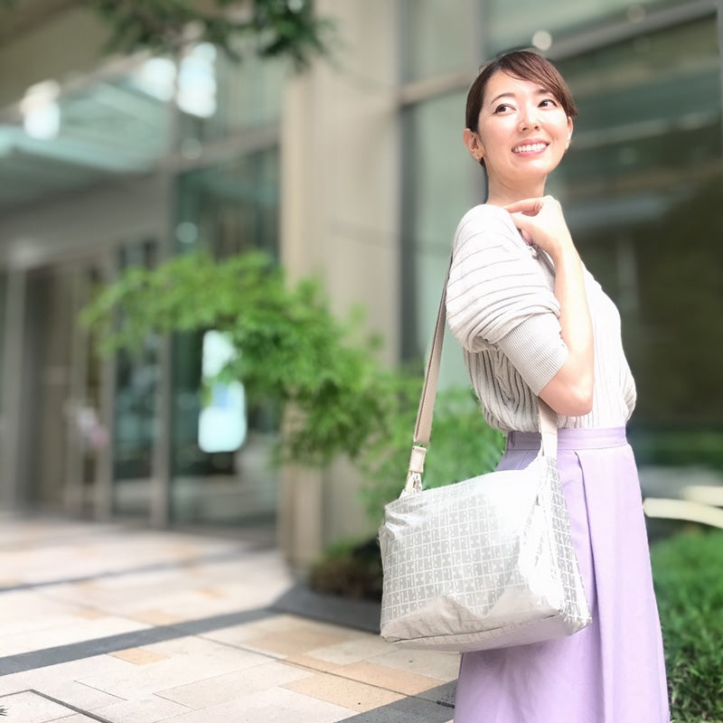 ヤマト屋 キキ2 ラビラビ T685 シンプル角ポシェット Lサイズ 5.5L ショルダーバッグ 日本製 軽量 撥水 丸洗い 洗濯 手洗い ナイロン ファスナーロック ブラック グレー ゴールド ブロンズ ピンクゴールド バーガンディ 紫 パープル おすすめ 送料無料
