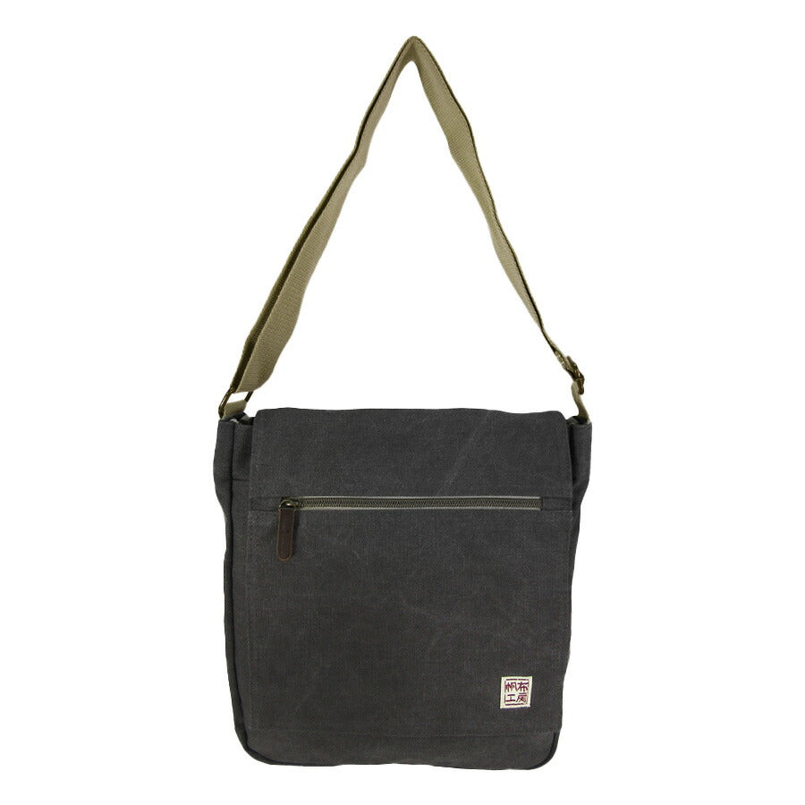 【帆布工房】3X57 FLAP SHOULDERシリーズ ショルダーバッグ はんぷこうぼう ハンプ 綿 コットン 縦型 かぶせ ショルダー 斜め掛け シンプル シンプル レッド カーキ ブラック ネイビー グレー ベージュ 単色 おおきめ