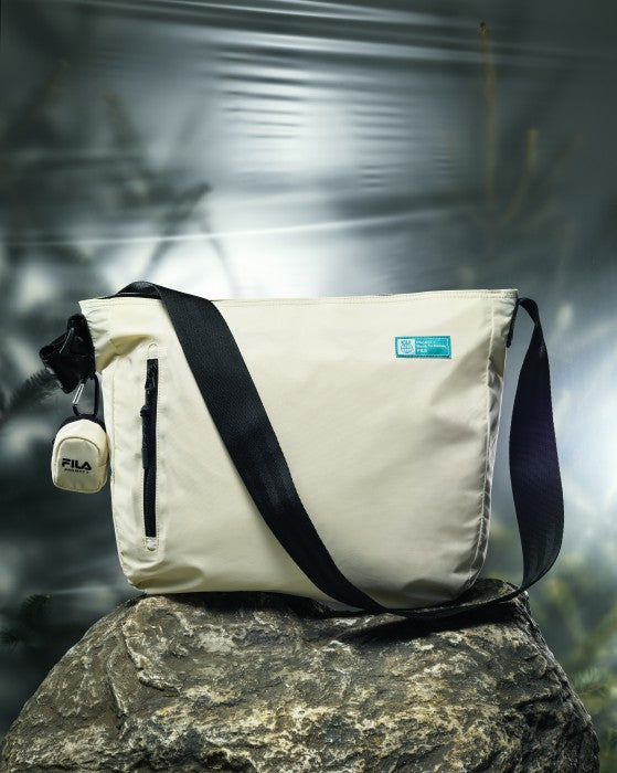 新作　FILA×BTSコラボ　Back to Nature　メッセンジャーバッグ　ショルダーバッグ　斜め掛け　バンタン　SDGs　サステナブル　軽量　バッグ　鞄　メンズ　レディース　人気　おしゃれ　送料無料